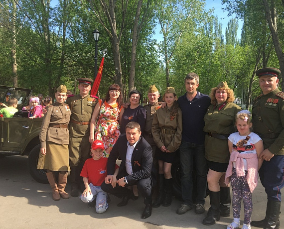 Самарские активисты угостили горожан солдатской кашей
