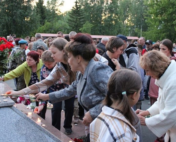 Акция "Свеча памяти" прошла при поддержке Клуба избирателей Вячеслава Илюхина и реготделения "РОДИНЫ"
