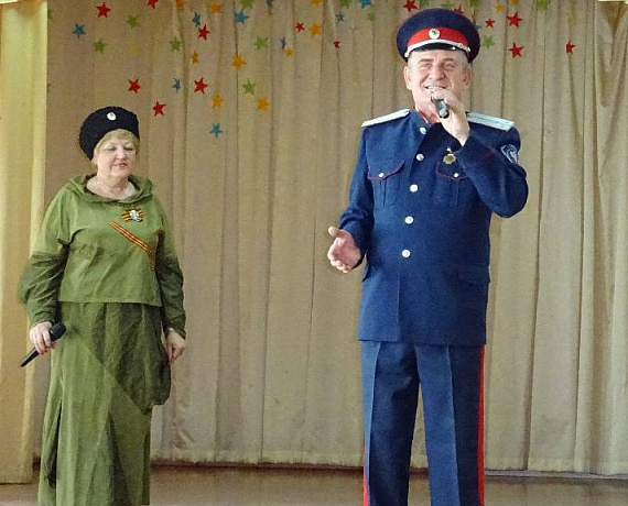 Партийцы Новочеркасска приняли участие в концерте "Мы с тобой, Донбасс!"