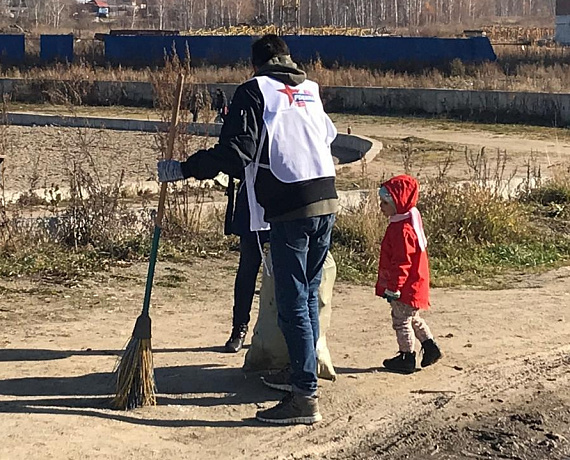 Новосибирская "РОДИНА" провела субботник по очистке территории озера Каменка