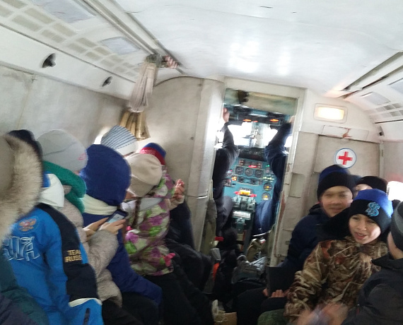 Казанские партийцы организовали для детей настоящий полёт на самолёте