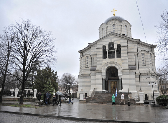 Алексей Журавлёв в Севастополе, возложение цветов и посещение Владимирского собора, 26 февраля 2014 г.
