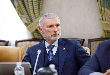 Журавлев в "РГ": Необходимо системно заниматься патриотическим воспитанием молодежи
