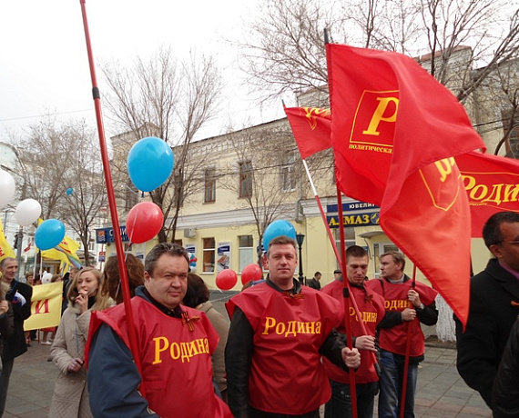 Колонна "РОДИНЫ" прошла по центральной улице Оренбурга