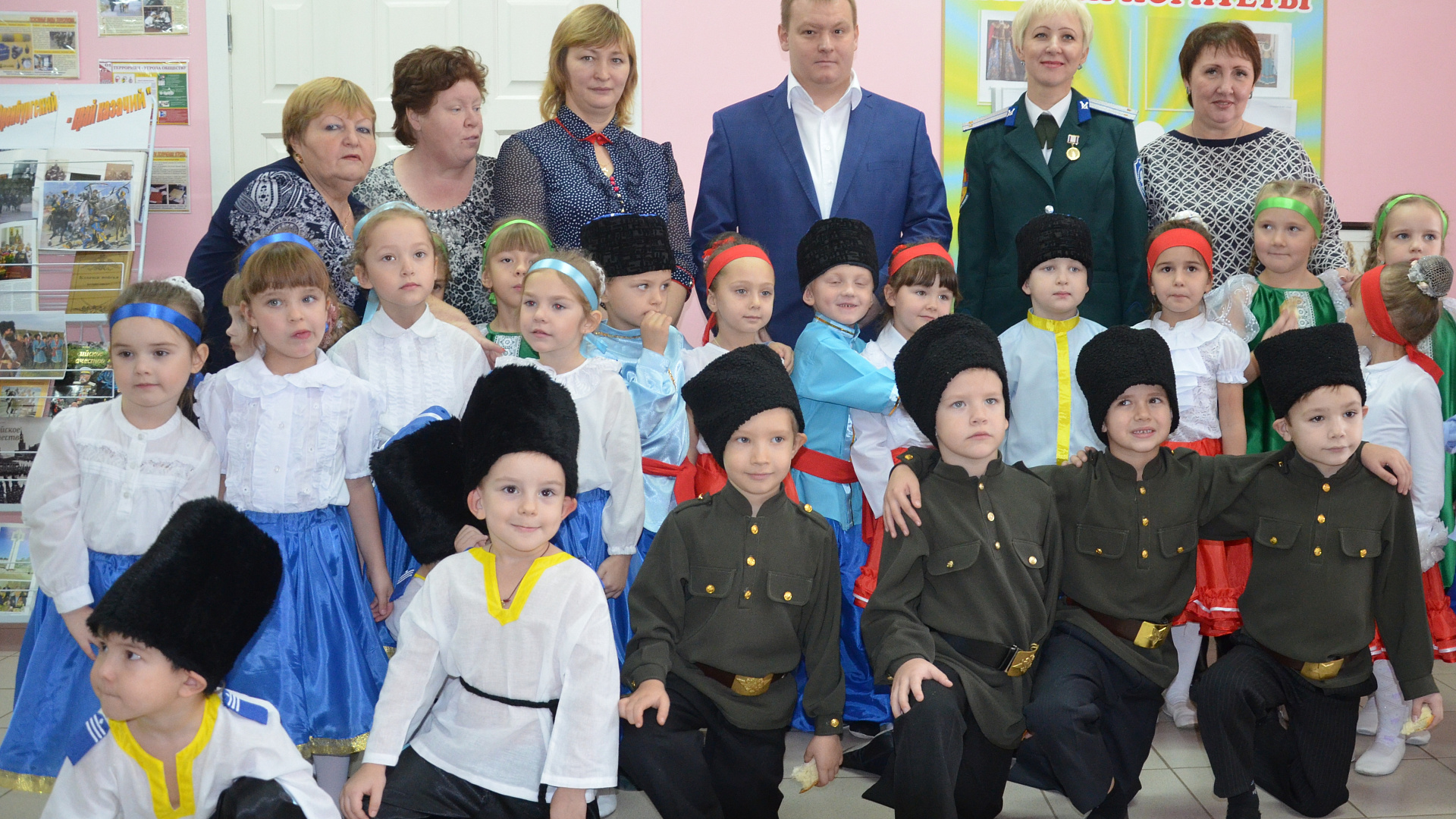 Оренбургские социал-патриоты посетили сельский детский сад