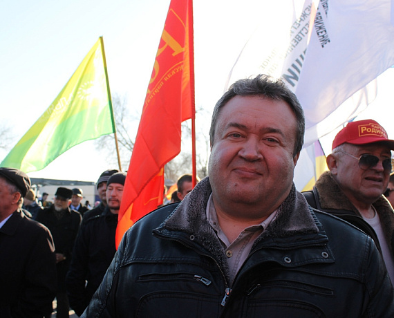 Крым наш: оренбургские патриоты вышли на праздничный митинг