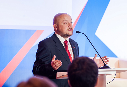 Бирюков в "СП" прокомментировал слухи о перестановках в "партии власти"