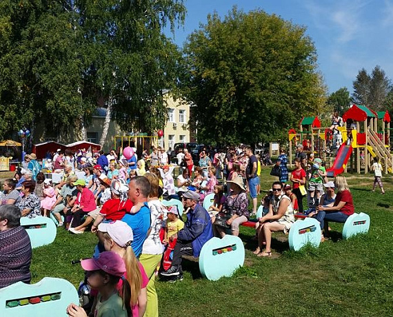 Новосибирские партийцы устроили праздник для земляков в конце лета