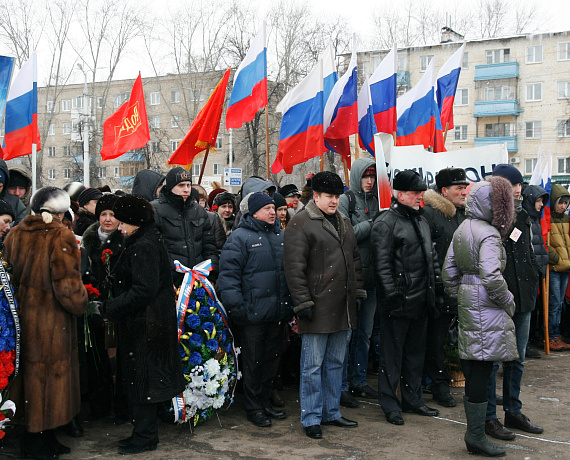 23 февраля пензенские родинцы возложили цветы и венки к памятнику Победы