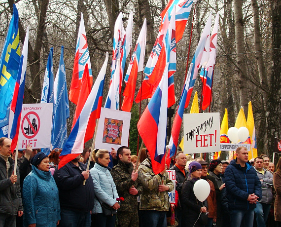 Дмитрий Шатров принял участие в митинге против терроризма в Новомосковске