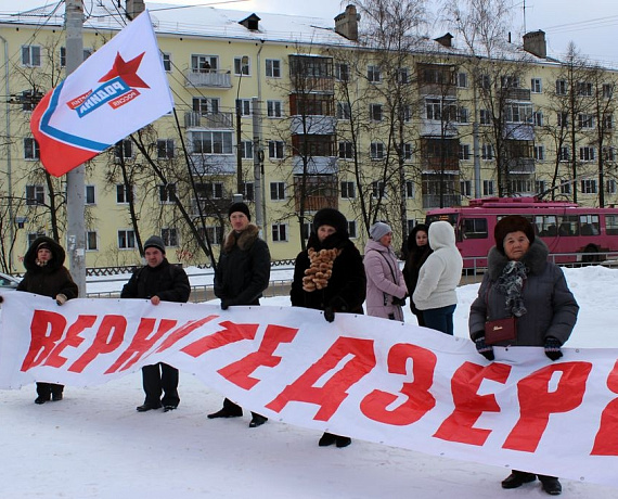 Дзержинские партийцы потребовали от властей вернуть трамвайный транспорт в город