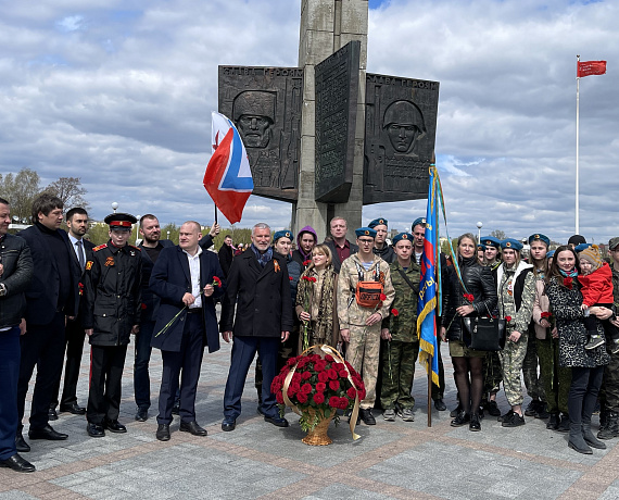 В Твери Журавлев с соратниками почтили память погибших героев у Обелиска Победы