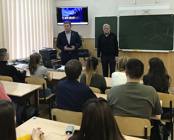 Валерий Барсук организовал Уроки мужества для самарских школьников