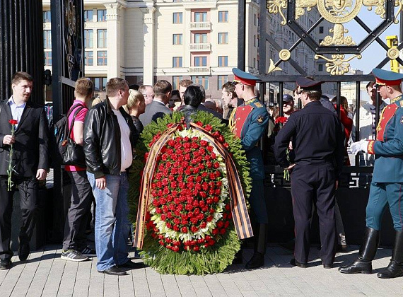 Делегация "РОДИНЫ" почтила память героев Великой Отечественной войны, 06.05.2015