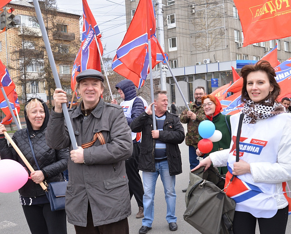 Анатолий Урдаев принял участие в первомайской демонстрации в Красноярске