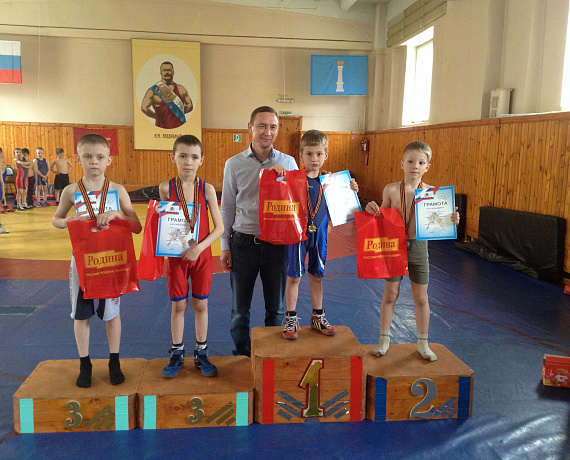 "РОДИНА" провела турнир по классической борьбе в Ульяновске