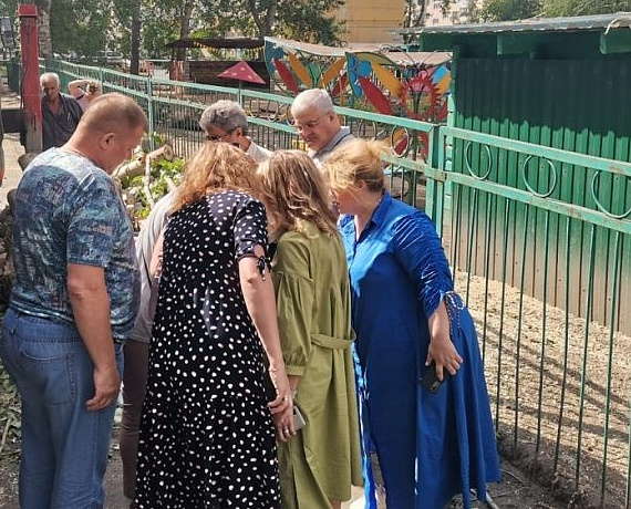 Вячеслав Илюхин принял участие в рейде рабочей группы, которая проверила качество работ во дворах