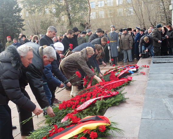 Волгоградские партийцы почтили память бойцов, отстоявших Сталинград