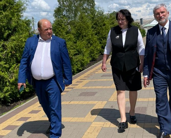 Журавлев отметил реализацию нацпроекта "Образование" в селе Петровское