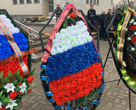 Делегация Воронежской "РОДИНЫ" возложила венок к Вечному огню накануне Дня защитника Отечества