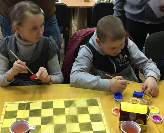 Камышловские партийцы организовали для школьников поездку в екатеринбургскую школу шахмат