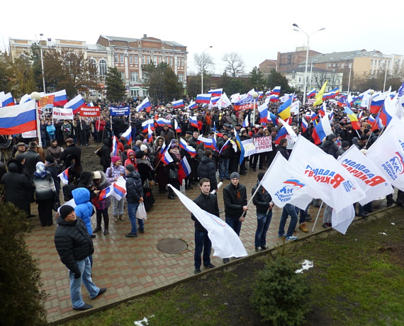 Родинцы Новочеркасска вышли на митинг в поддержку Крыма