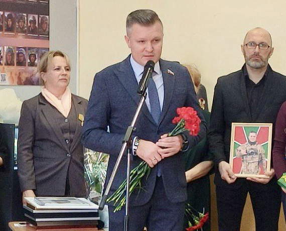 Владимир Сухарев принял участие в торжественной линейке по открытию "Парты Героя"