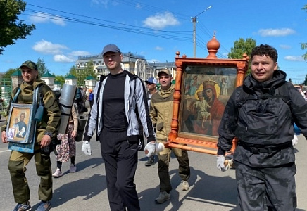 ЛИДЕР КИРОВСКОЙ "РОДИНЫ" ПРИНЯЛ УЧАСТИЕ В КРЕСТНОМ ХОДЕ ИЗ КИРОВА НА РЕКУ ВЕЛИКУЮ