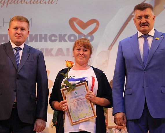 Владимир Михайлов поздравил работников БУ "Чебоксарская районная больница"