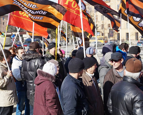Челябинские соратники провели митинг в поддержку Президента РФ