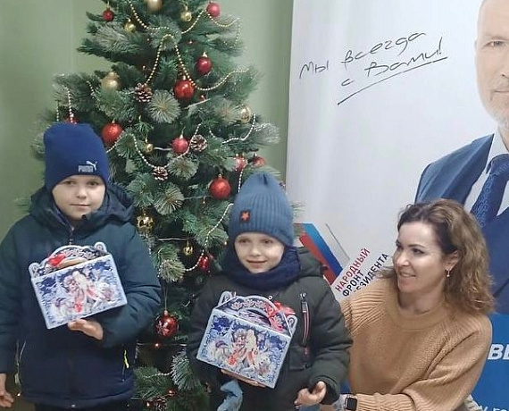 Сотни детей в Тамбовской области получили новогодние подарки от Алексея Журавлева