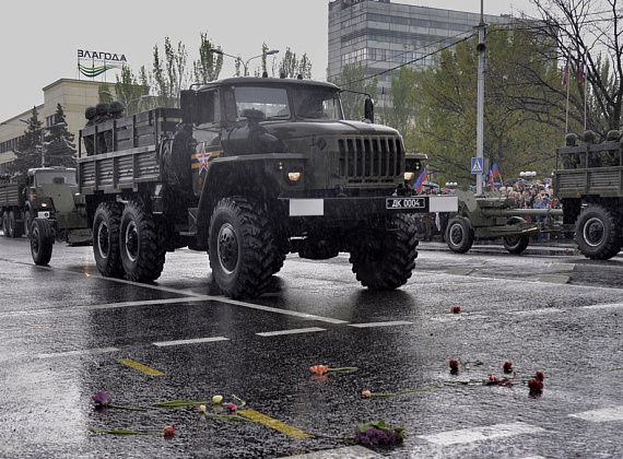 Парад Победы в Донецке, 09.05.2015