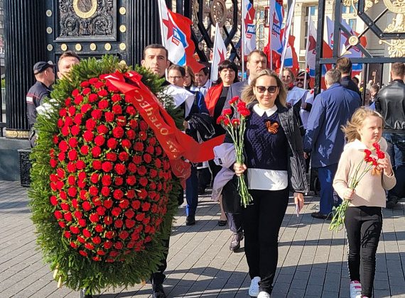 Соратники партии "РОДИНА" возложили венки и цветы к Могиле Неизвестного Солдата, 06.05.2022