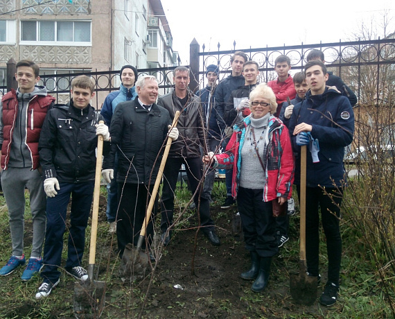 Приморские партийцы организовали субботник в Находке