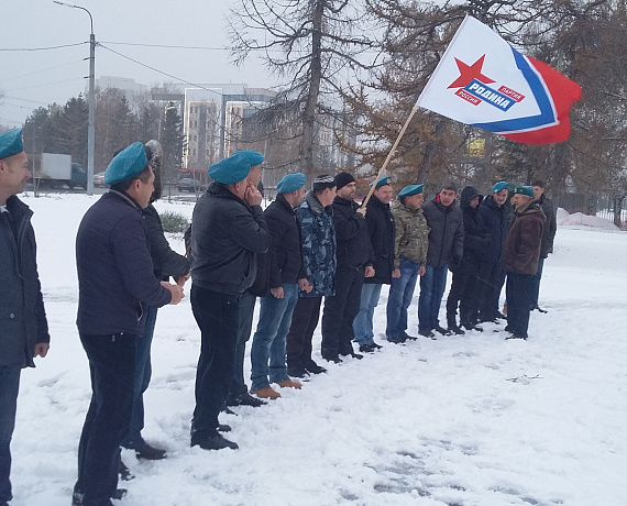 Активисты казанской "РОДИНЫ" возложили цветы к памятнику воинам, погибшим в Афганистане