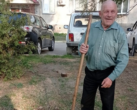 Соратники Новосибирской "РОДИНЫ" провели акцию "Наша Родина — цветущий сад"