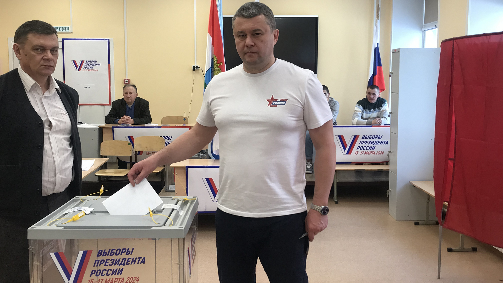 Валерий Барсук принял участие в голосовании на выборах Президента России