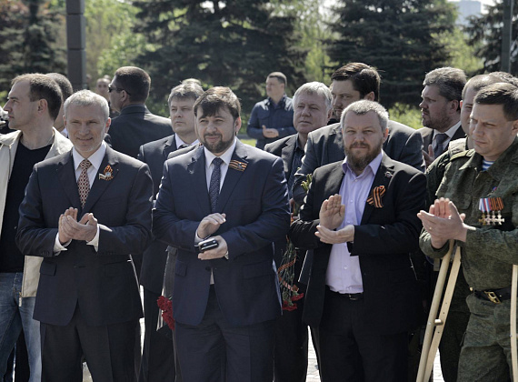 Закладка памятного знака для мемориала погибшим гражданам ДНР, 10.05.2015