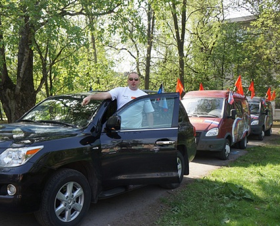 Питерская "РОДИНА" собрала для Новороссии два автобуса гуманитарной помощи