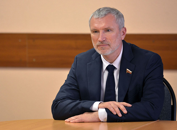 Вручение Алексею Журавлеву удостоверения кандидата в депутаты Госдумы, 27.07.2016