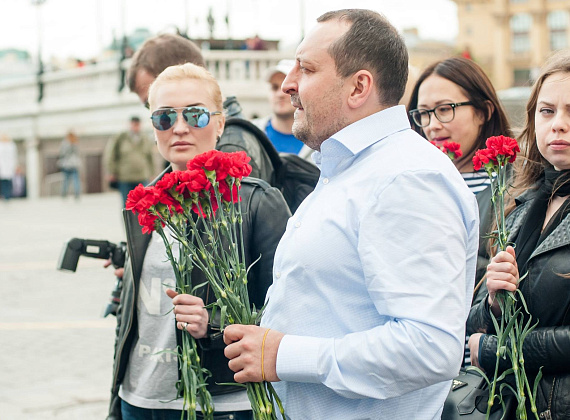 Представители "РОДИНЫ" возложили венки и цветы к могиле Неизвестного солдата, 06.05.2016