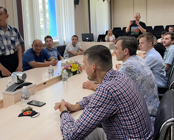 Прошла встреча Журавлева и Булыкина с коллективом Дальневосточной академии физкультуры