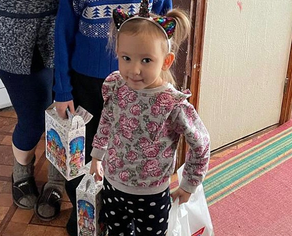 Команда Журавлева продолжает вручать новогодние подарки детям в Тамбовской области