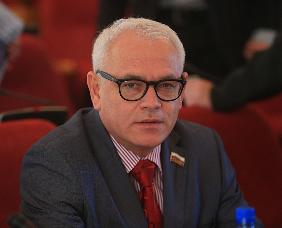 Родинец активизировал работу архангельского парламента