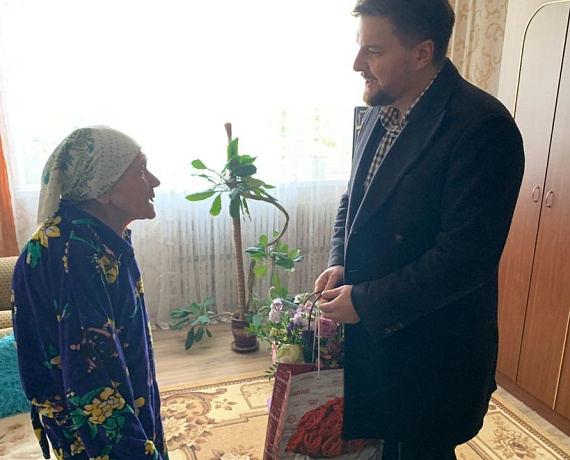 Воронежская "РОДИНА" поздравила с 8 Марта женщин – участниц Великой Отечественной войны