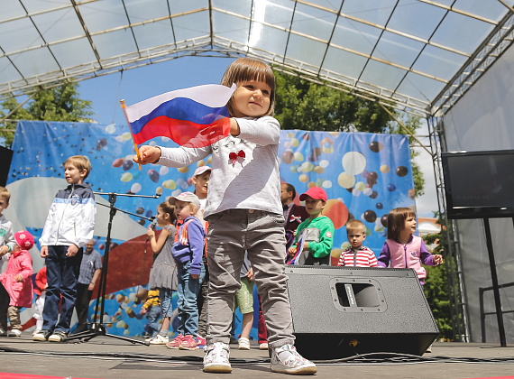 Дети из Донецка приняли участие в московском концерте, посвящённом Дню России, 12.06.15