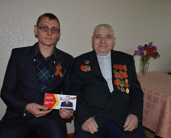 Ульяновские партийцы поздравили ветеранов с Днём Победы