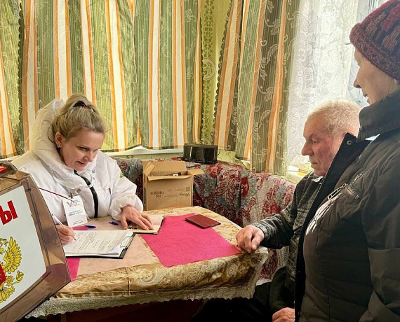 Депутаты и актив Подмосковной "РОДИНЫ" голосуют на выборах Президента