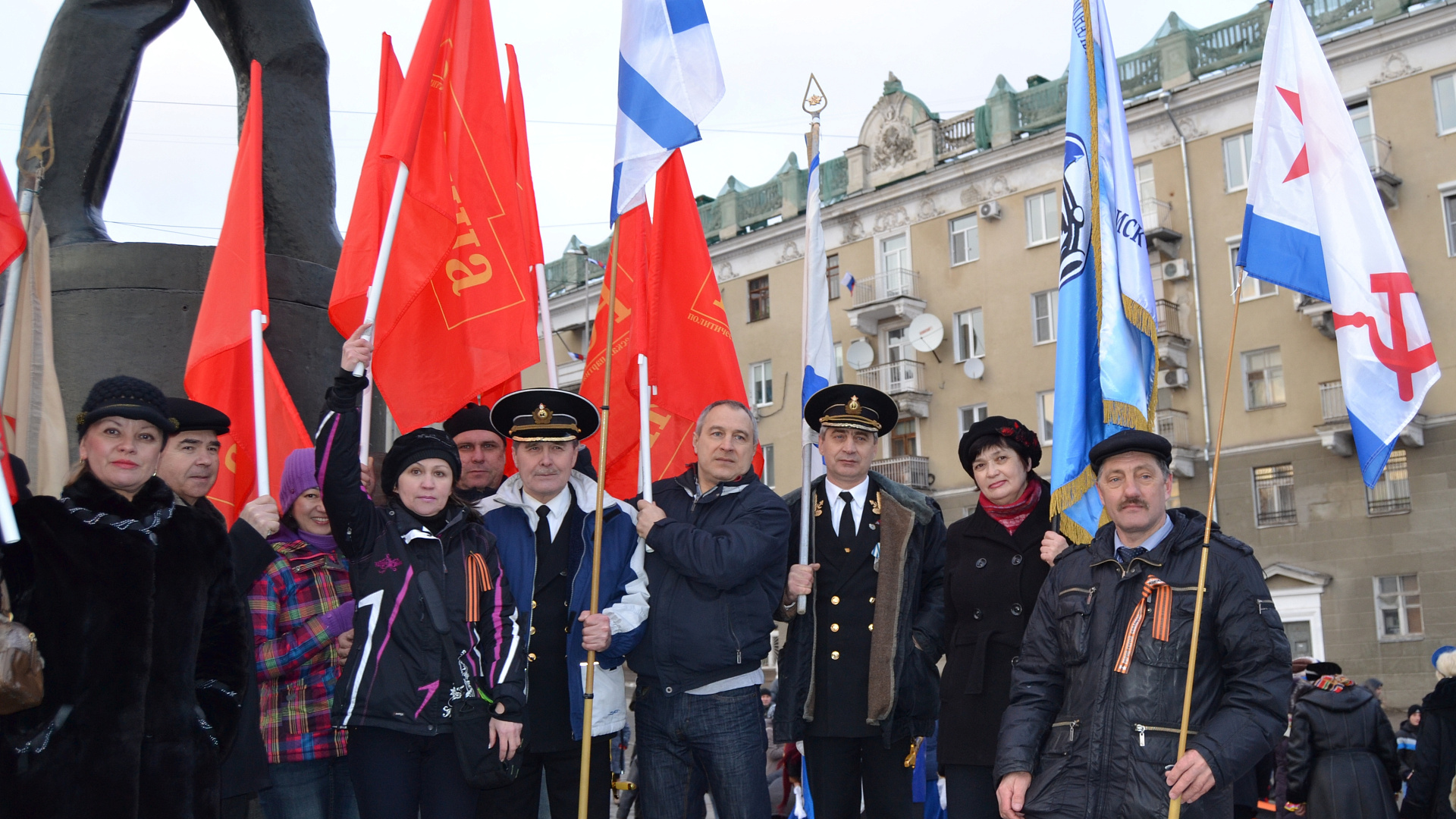 Саратовские родинцы приняли участие в митинге в поддержку присоединения Крыма к России