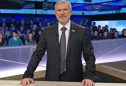 Журавлев иронично прокомментировал запрет на фотографирование книг в магазинах
